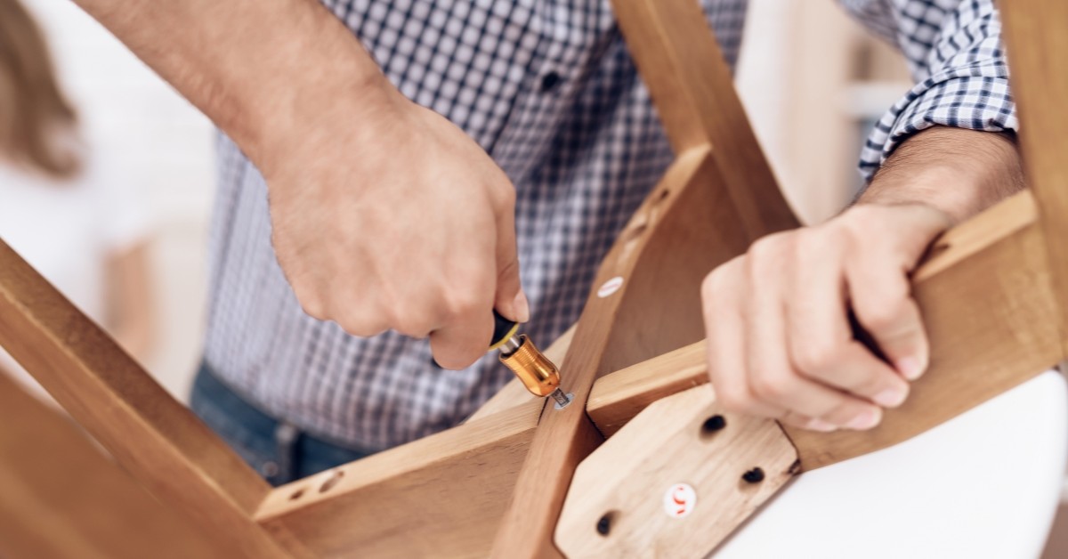 reasons to hire a local cheyenne handyman www.cheyennehauling.com