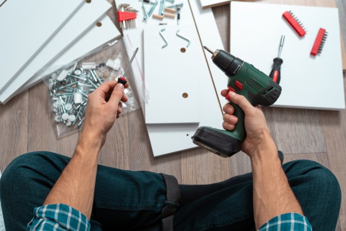 3 signs you need a local cheyenne handyman www.cheyennehauling.com