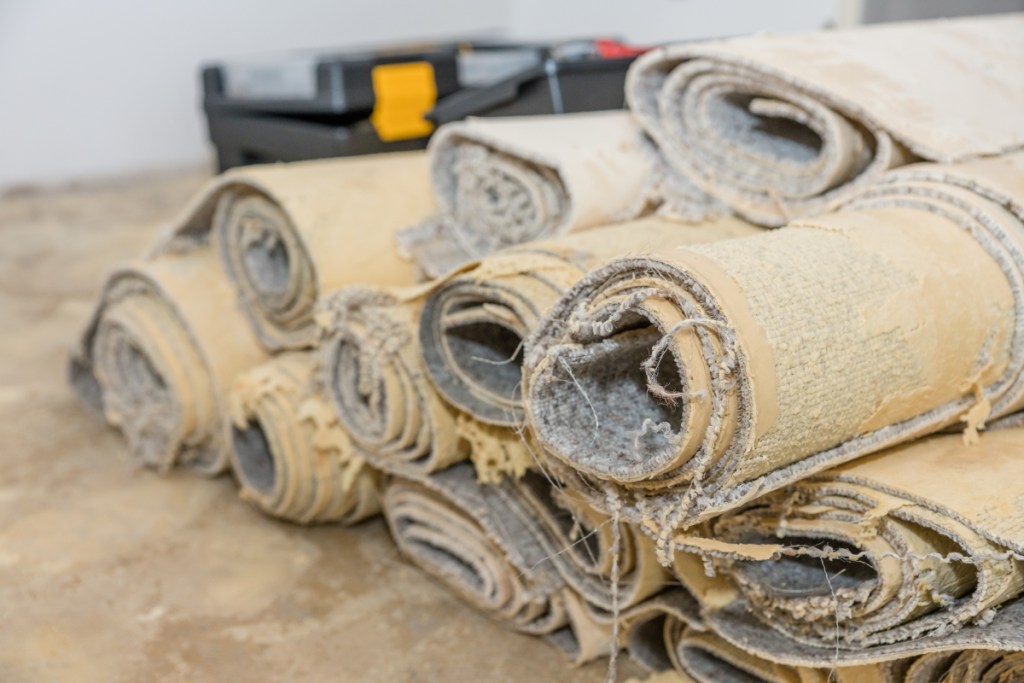 cheyenne carpet removal www.cheyennehauling.com