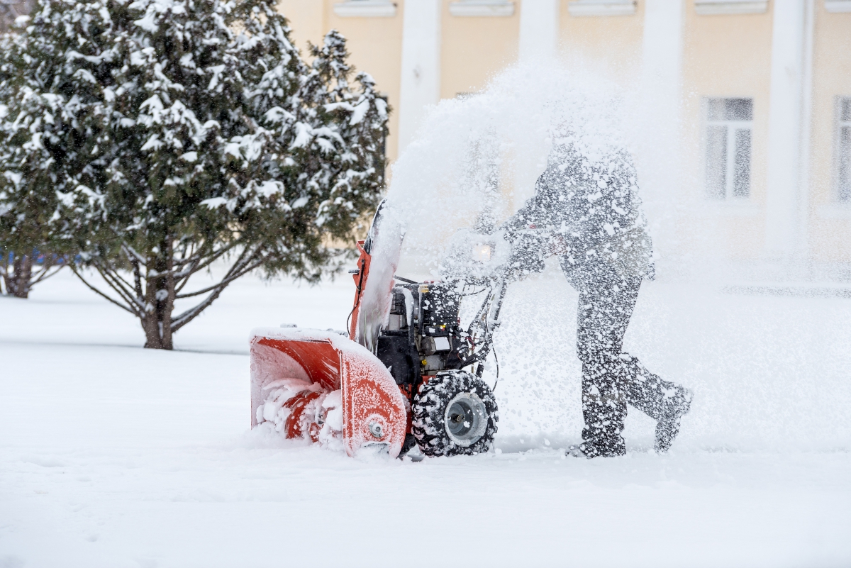 residential snow removal services cheyenne www.cheyennehauling.com