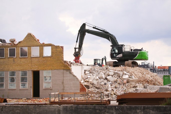 tips to choose a cheyenne demolition company www.cheyennehauling.com