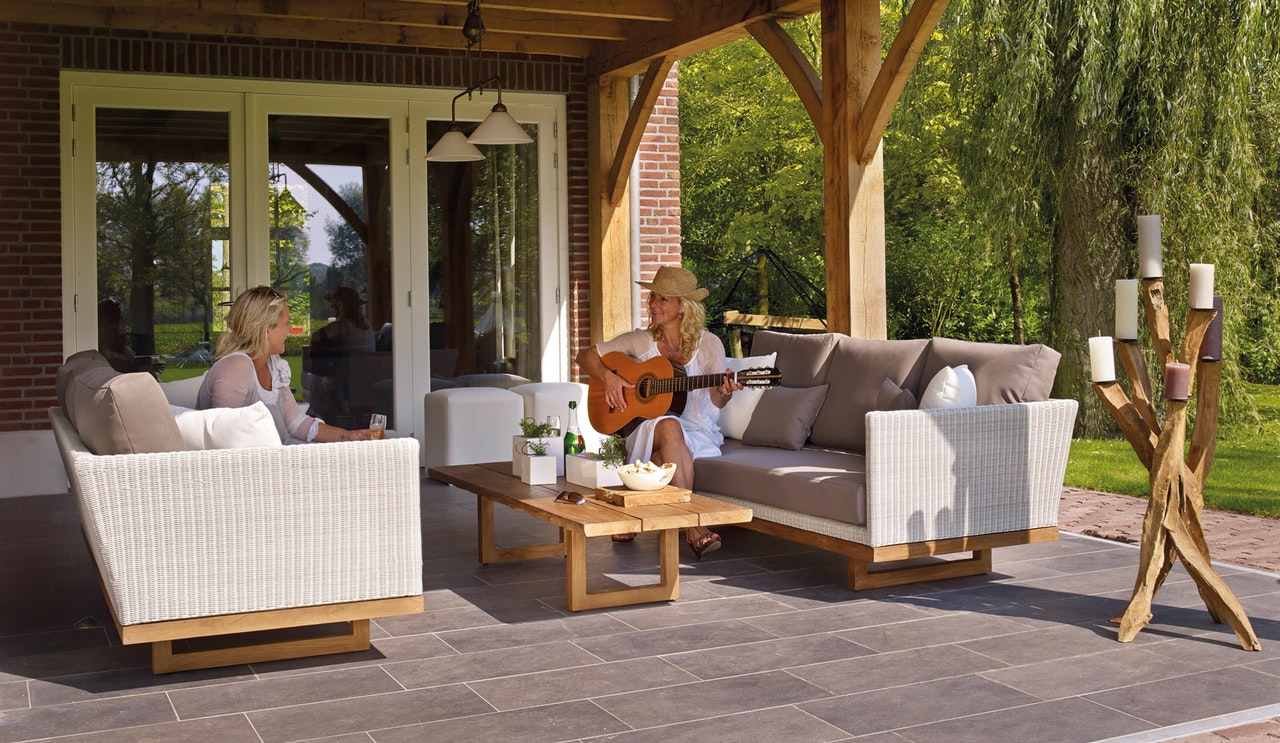4 outdoor living space tips www.cheyennehauling.com