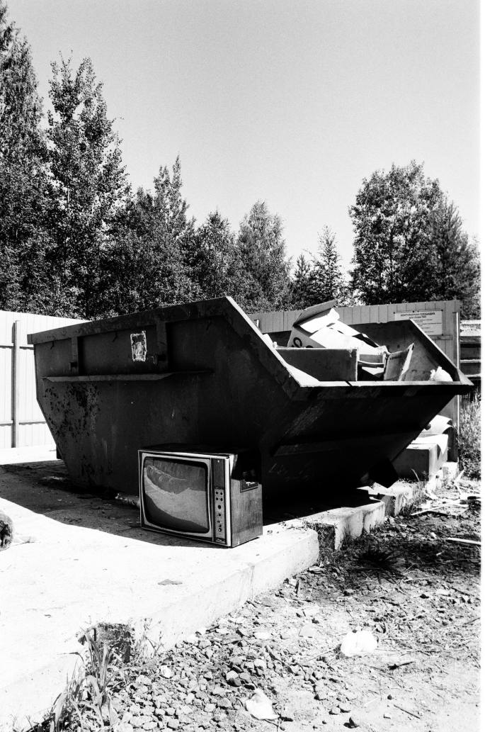 picture of dumpster for junk removal www.cheyennehauling.com