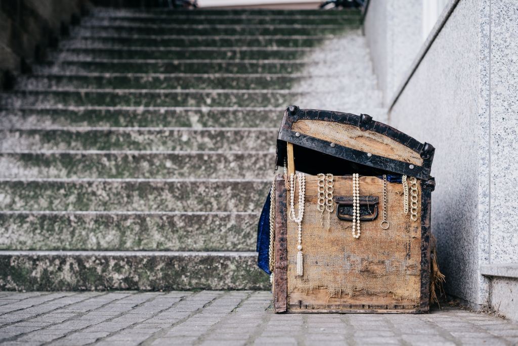 5 Odd Things Junk Hauling Services Have Discovered www.cheyennehauling.com